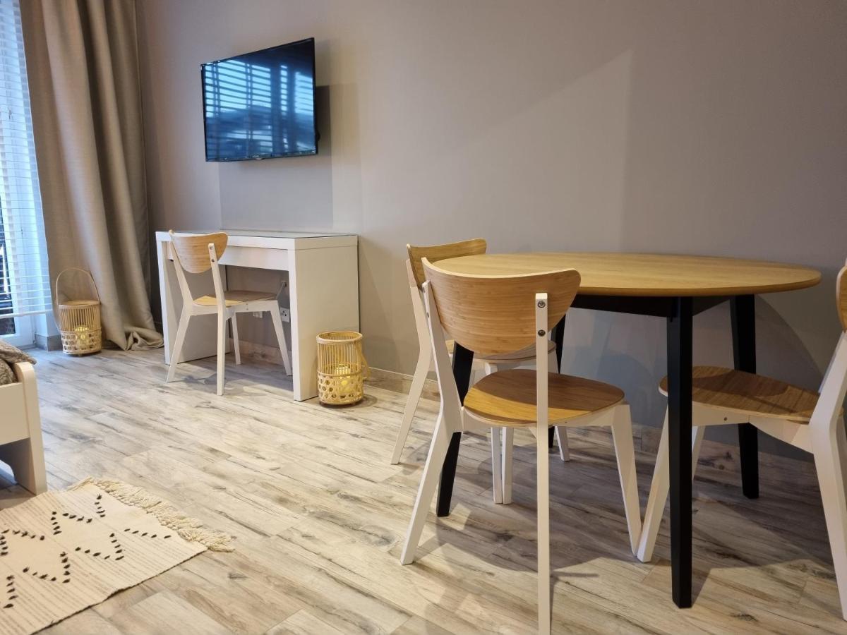 Apple Apartments - Gdanska Prywatne Miejsce Parkingowe 罗兹 外观 照片